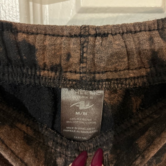 Black and bleach stained sweatpants - Picture 2 of 4